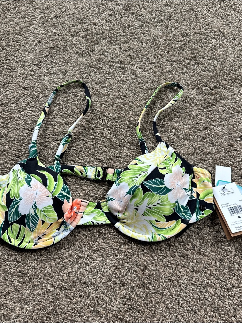 Volcom nwt retails $62 Womens medium Tropical Underwire Bikini Top Mint Conditio